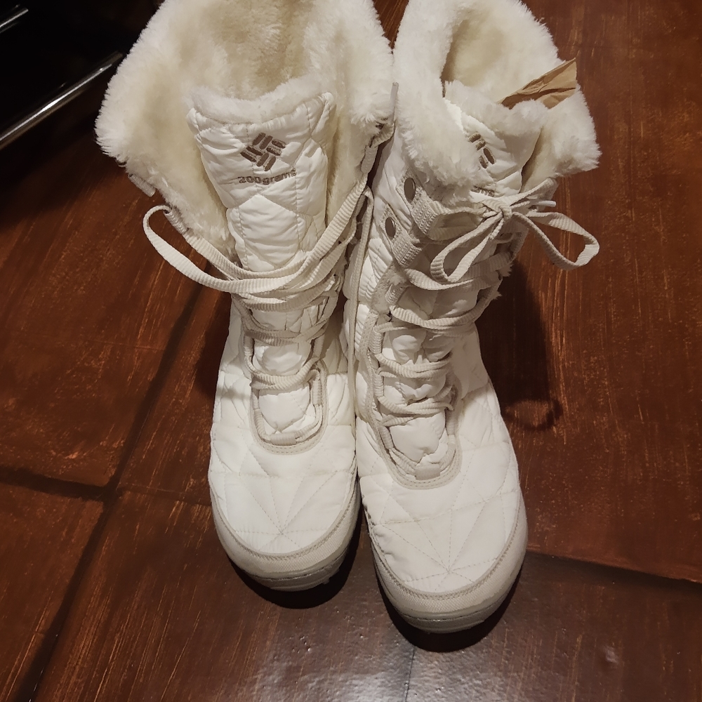 Snow boots